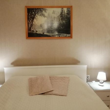 Lovely Apartment In Pomer Phòng bức ảnh