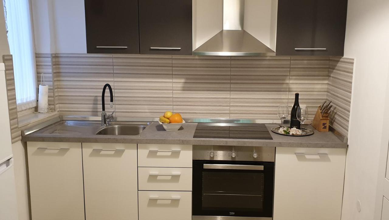 Lovely Apartment In Pomer Ngoại thất bức ảnh